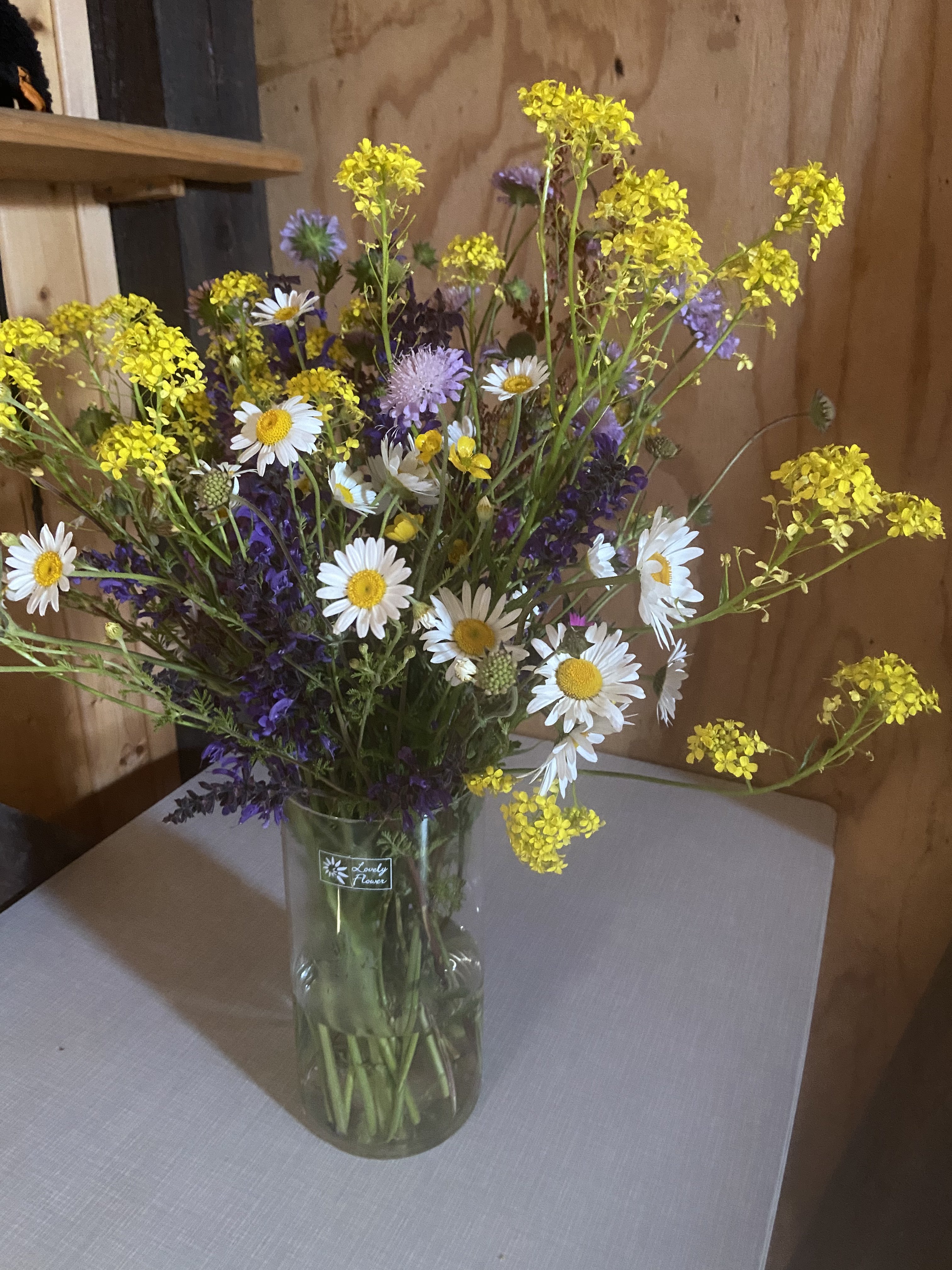 Blumenstrauß auf der Theke beim Heimattag der Eigenheimer in Waigolshausen