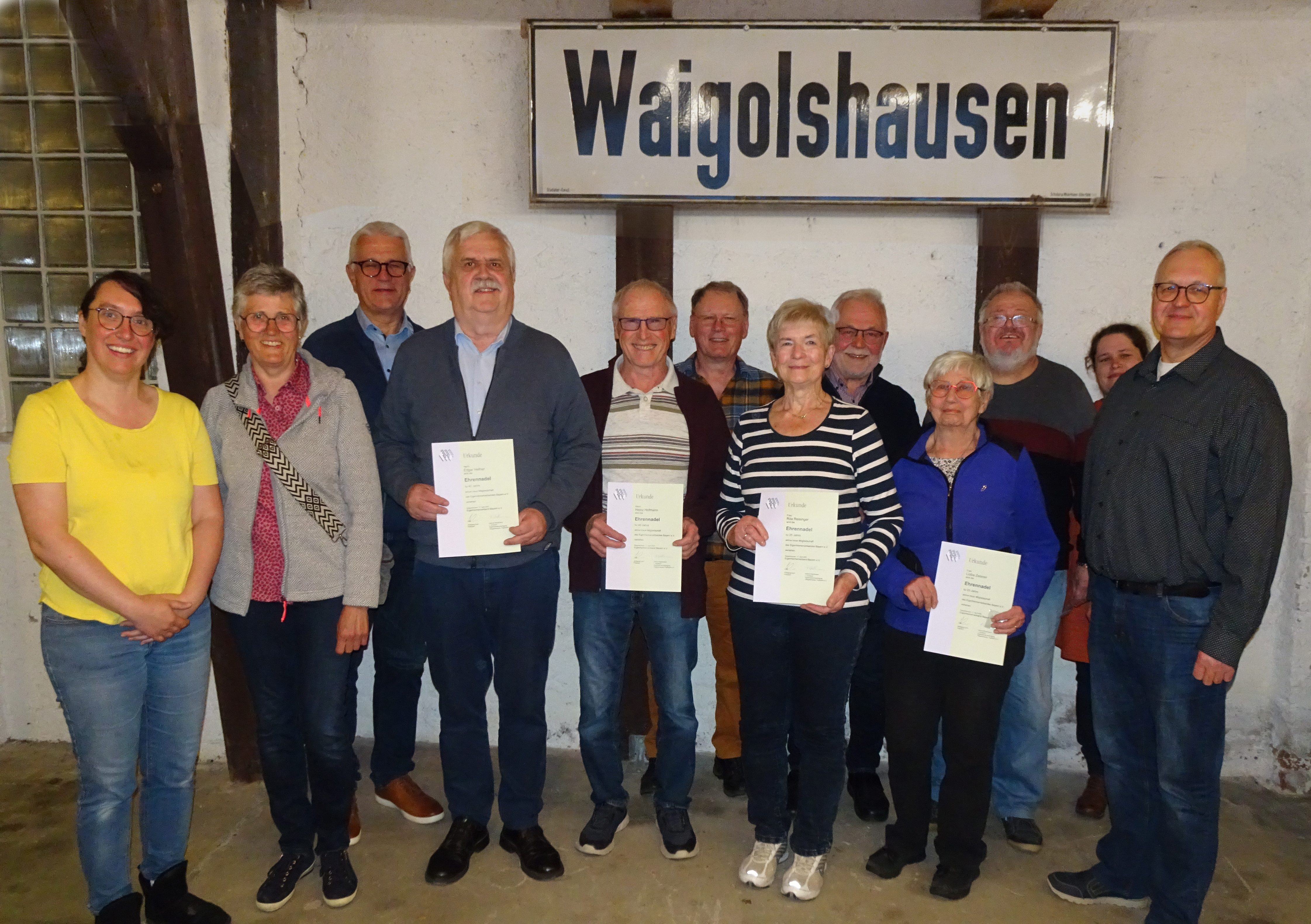 Geehrte Mitglieder der Eigenheimer Waigolshausen - Gruppenbild
